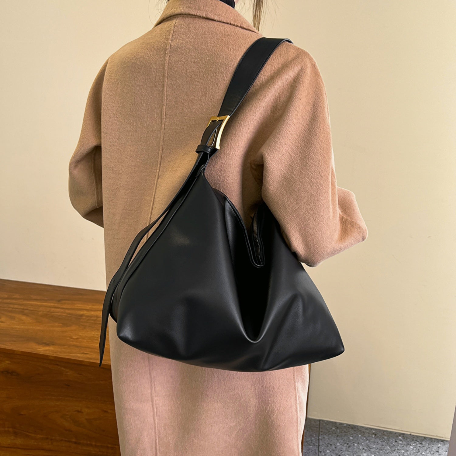 Adjustable Strap Vegan Leather Handbag - Eco-Conscious Comfort