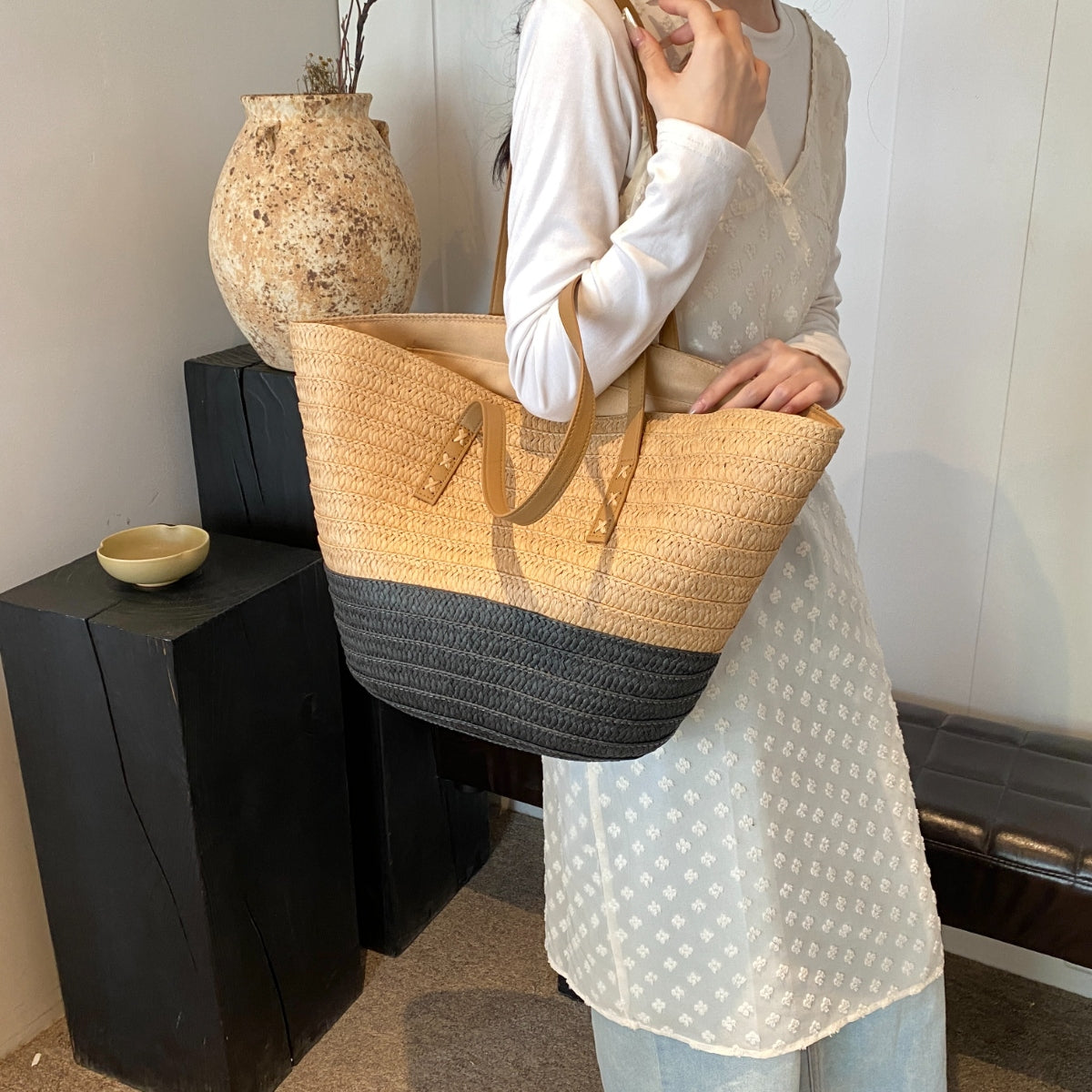 Contrast Straw Braided Handbag - For Eco-Conscious Shoppers!