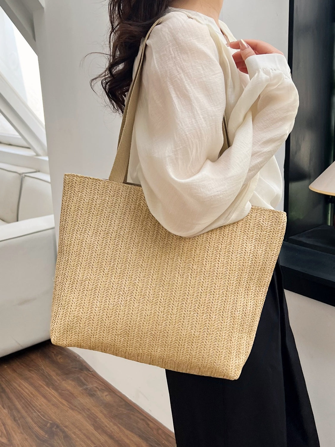 Straw Woven Tote Bag - Stylish and Eco-Conscious!