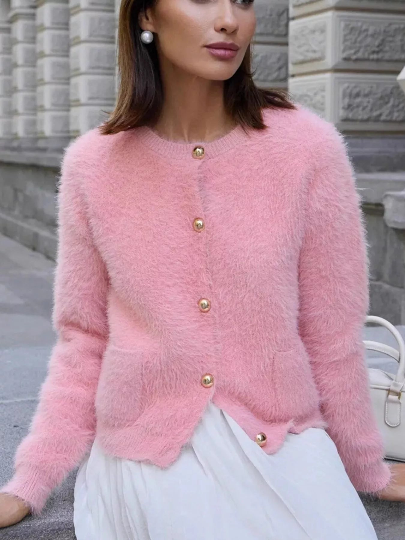 Elegant buttoned structured-fit cardigan in yellow with front pockets