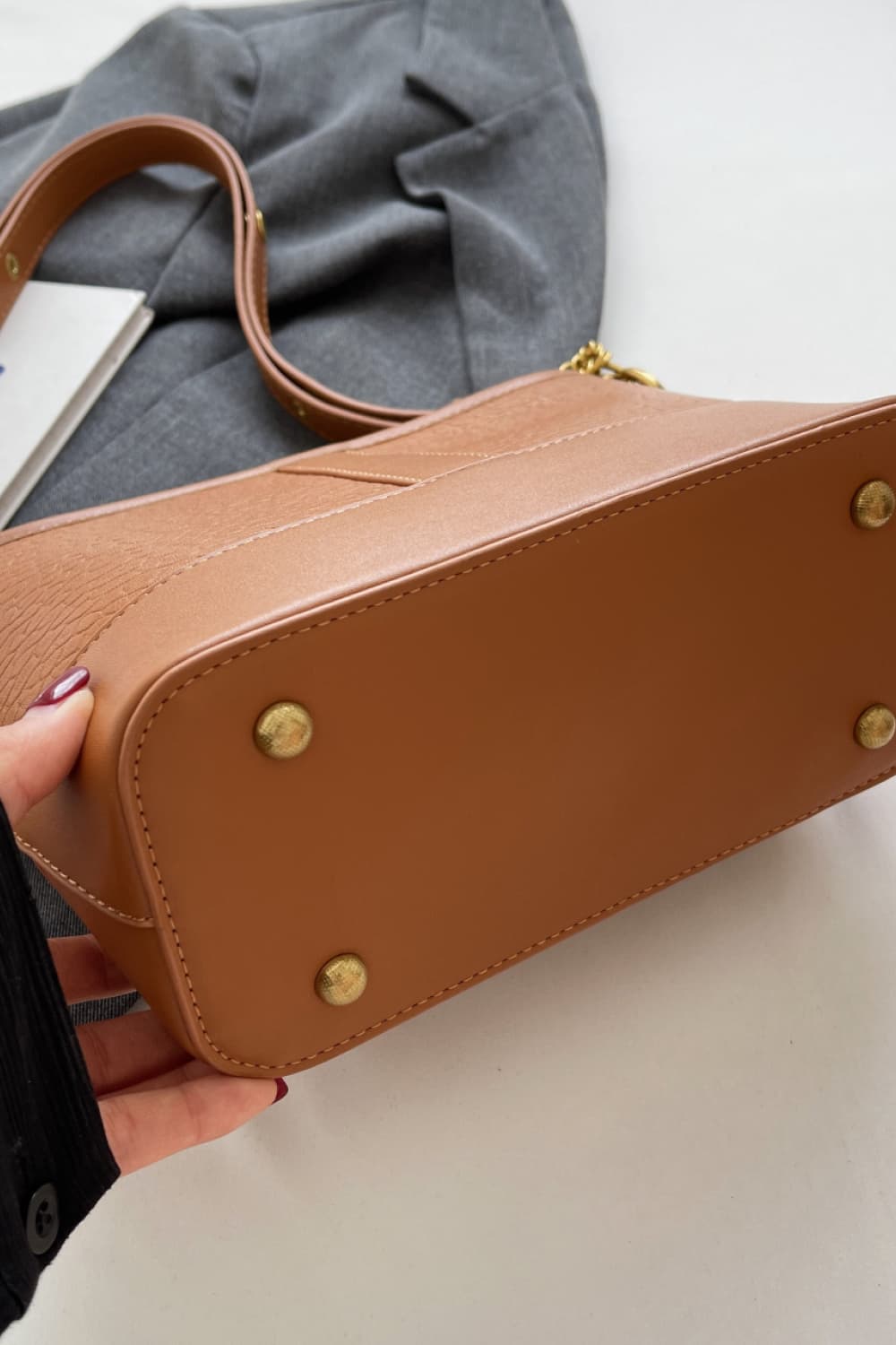 Vegan Leather Shoulder Bag - A versatile bag for all occasions!