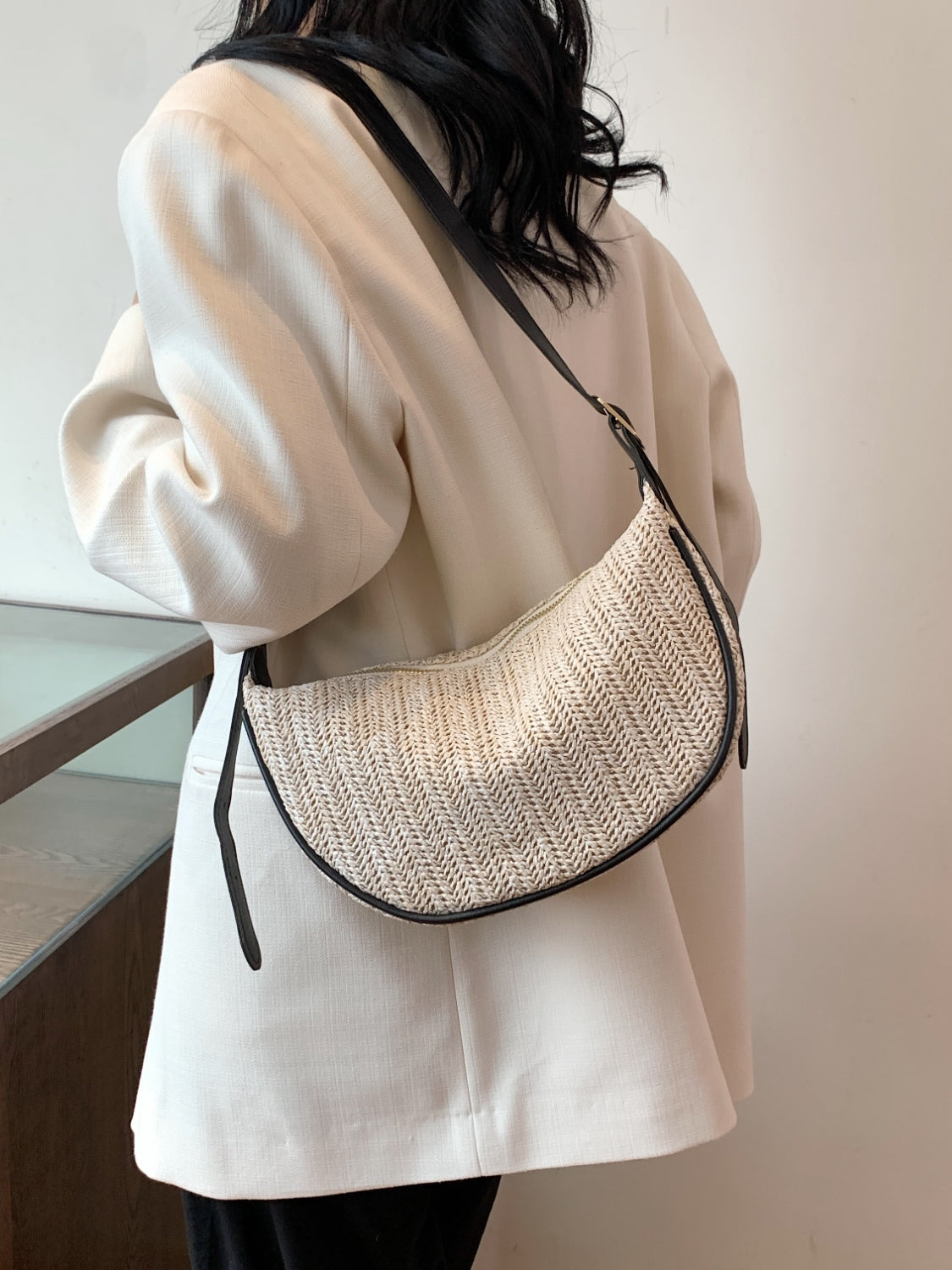 Straw Weave Adjustable Strap Shoulder Bag - Trendy and Unique!