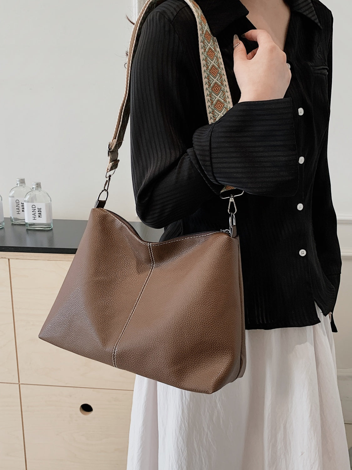 Vegan Leather Geometric Pattern Strap Shoulder Bag - Style and Sophistication!