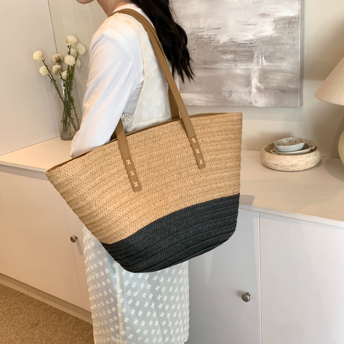 Contrast Straw Braided Handbag - For Eco-Conscious Shoppers!