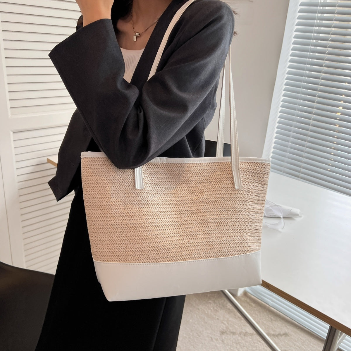 Straw Weave Leather Strap Tote Bag - Convenience and Functionality!