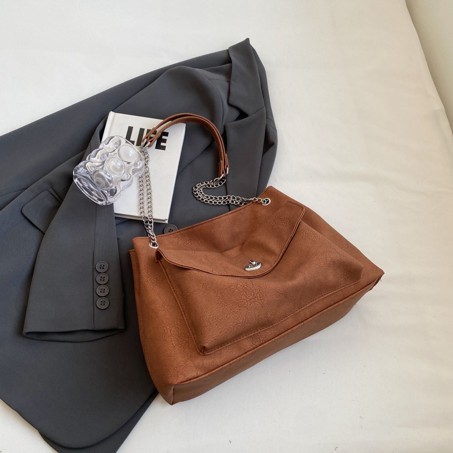 Vegan Leather Shoulder Bag - Add a touch of sophistication to your wardrobe!