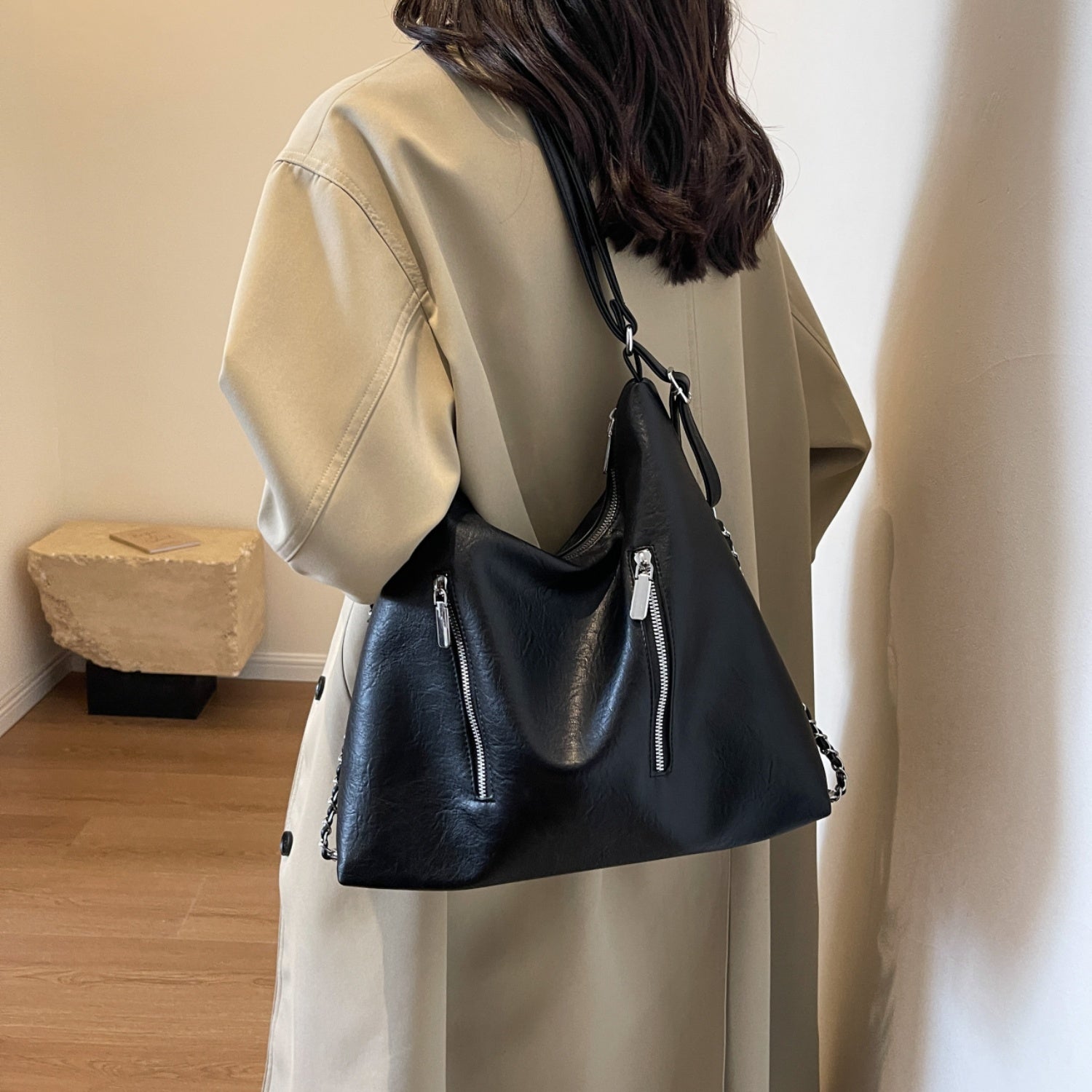 Savvy Stylish Vegan Leather Tote Bag - Effortless Style for the Everyday Woman