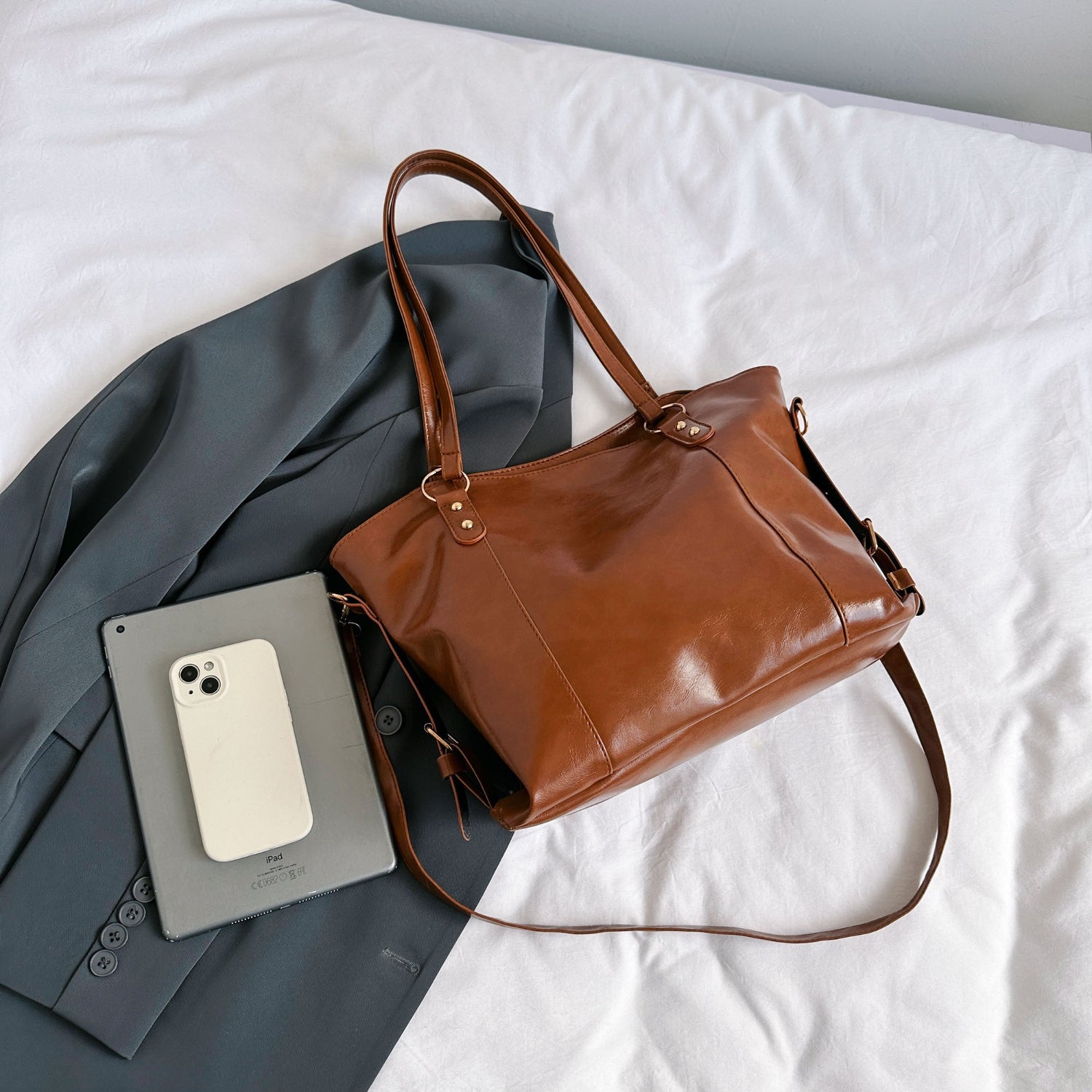 Vegan Leather Tote Bag - Carry It All in Style: The Roomy Vegan Leather Tote!