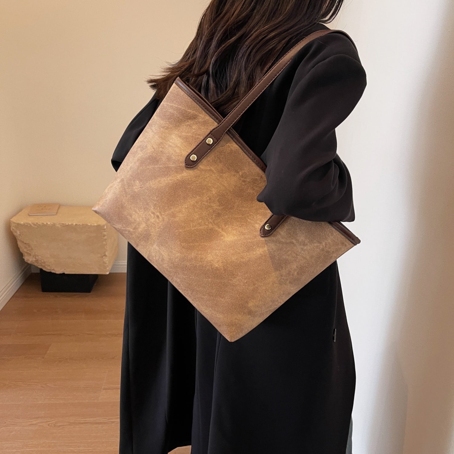 Vegan Leather Tote Bag - Effortless Style Meets Everyday Functionality!