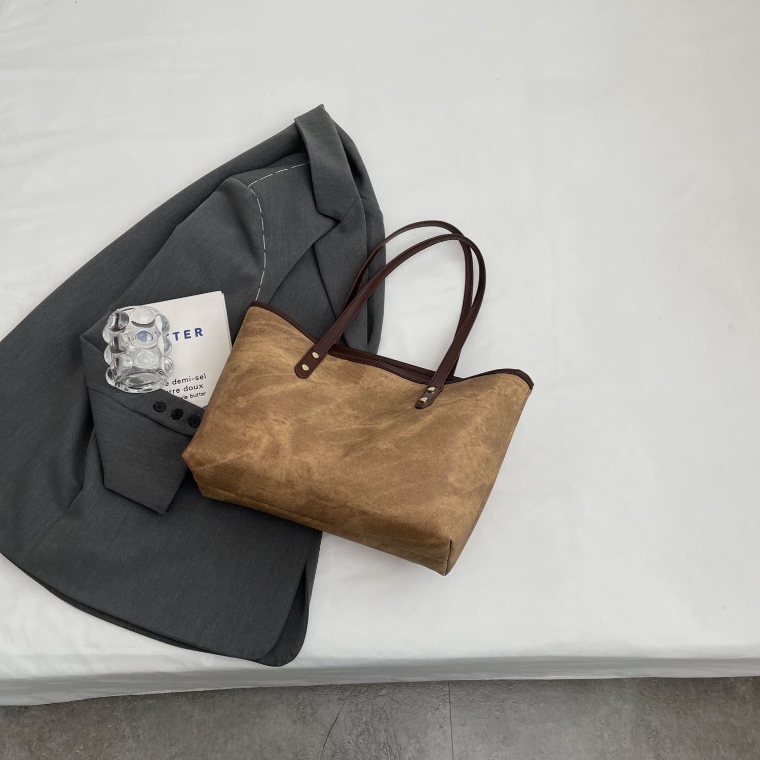 Vegan Leather Tote Bag - Effortless Style Meets Everyday Functionality!