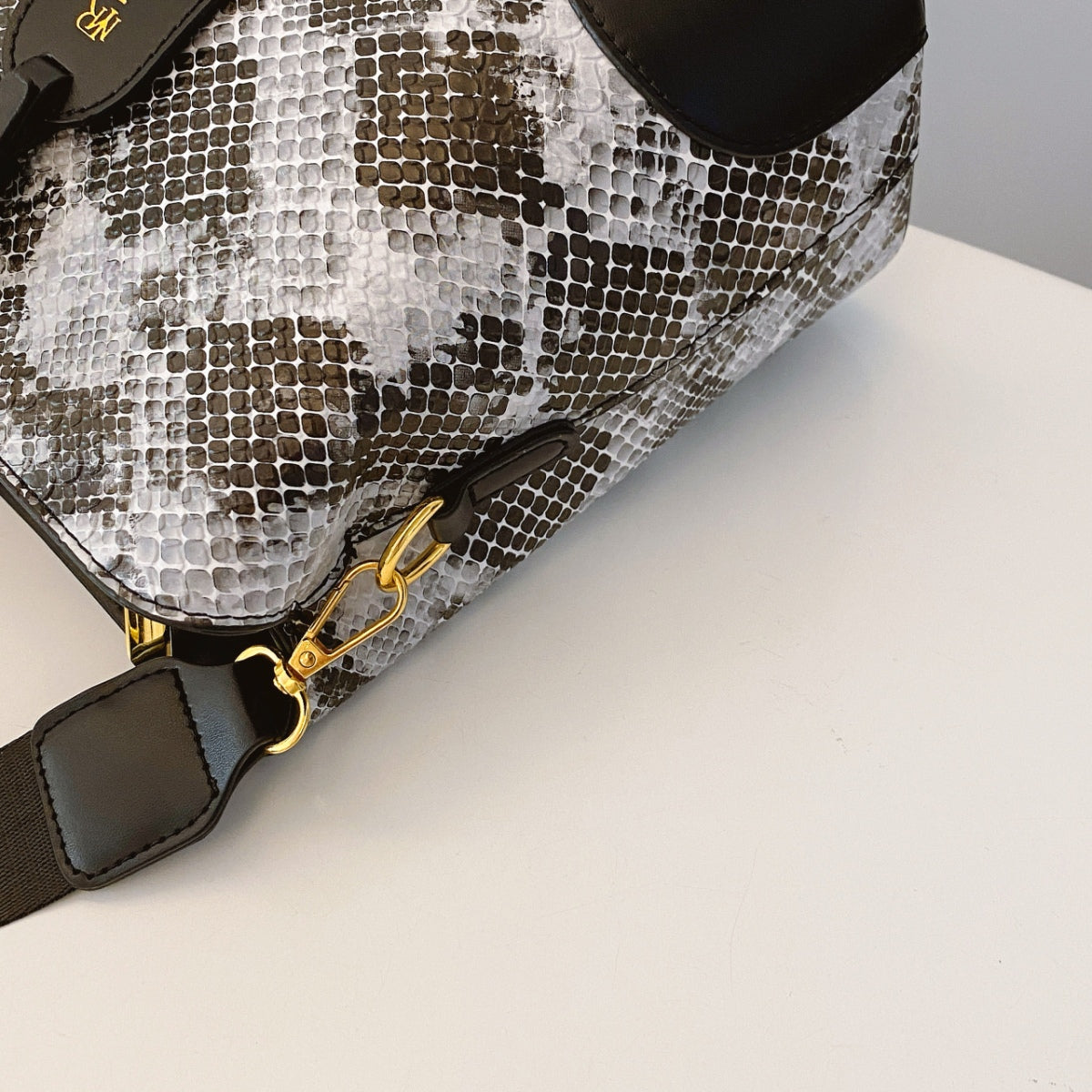 Vegan Leather Snakeskin Print Crossbody Bag - Functional and Convenient!