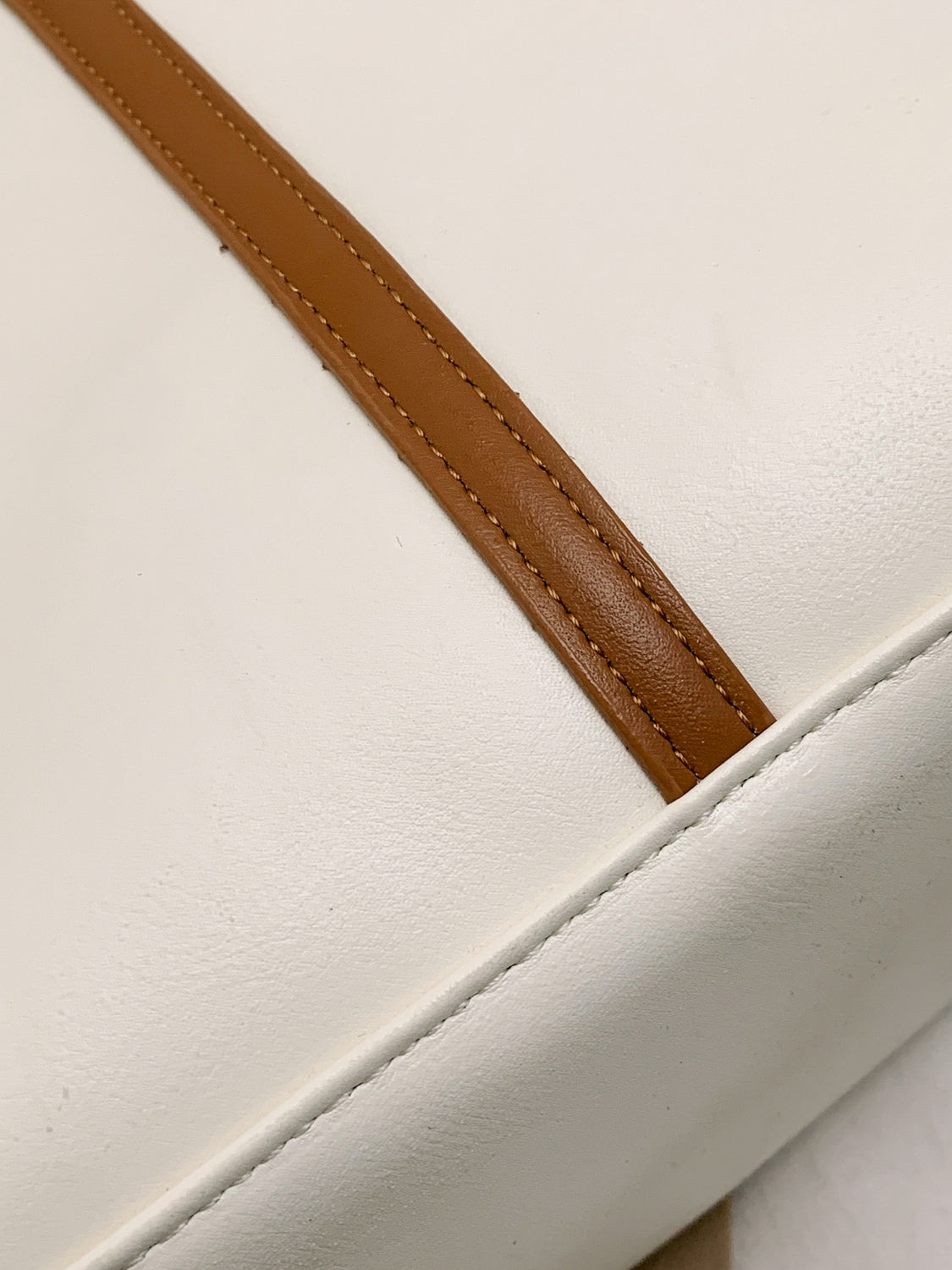 Vegan Leather Tote Bag - A Versatile Accessory!