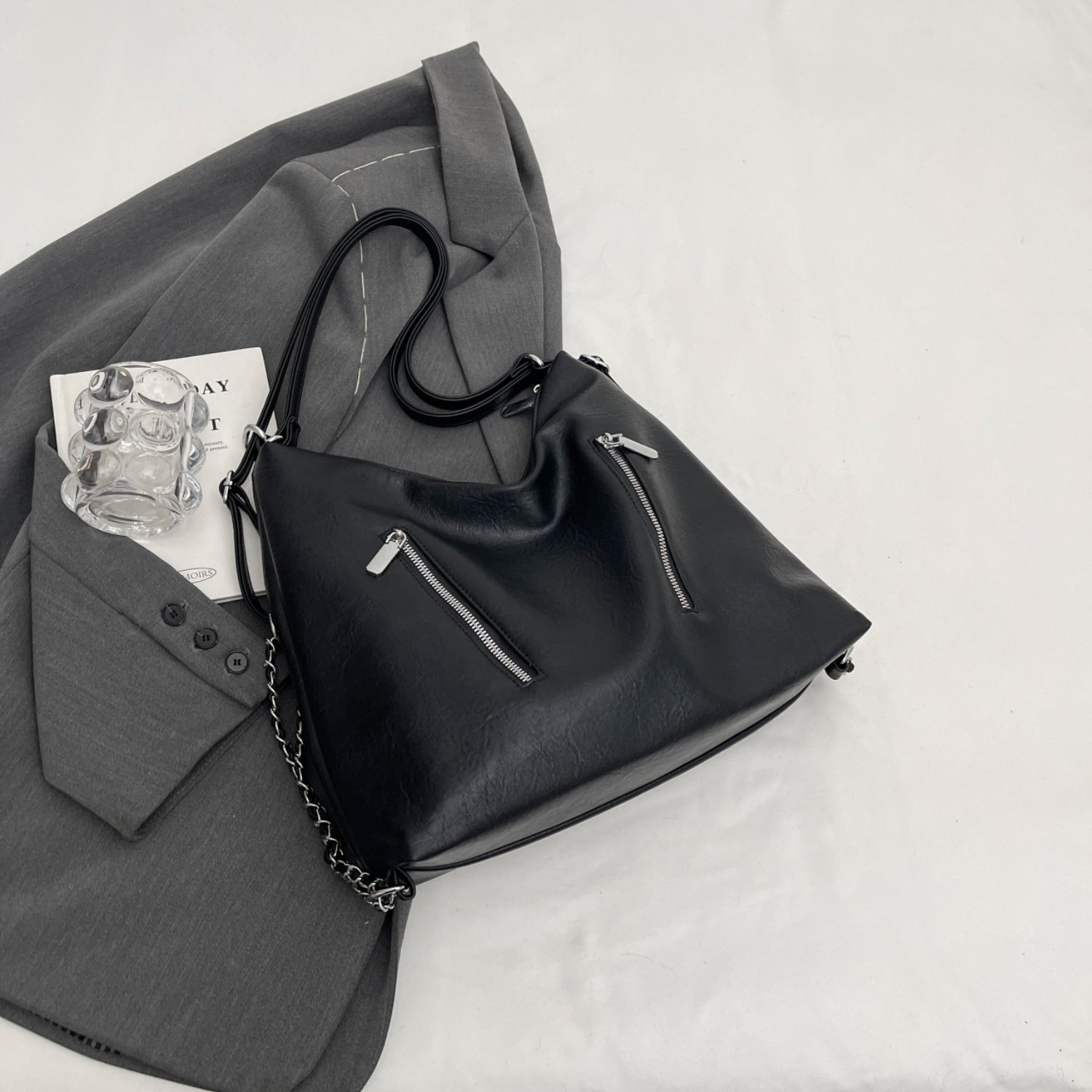 Savvy Stylish Vegan Leather Tote Bag - Effortless Style for the Everyday Woman