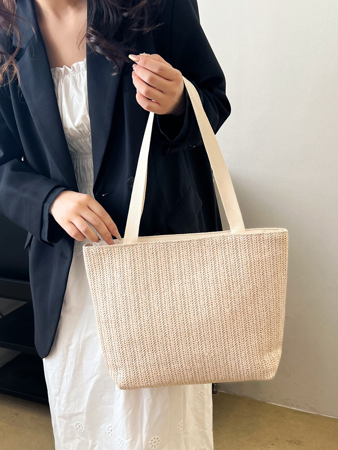 Straw Woven Tote Bag - Stylish and Eco-Conscious!