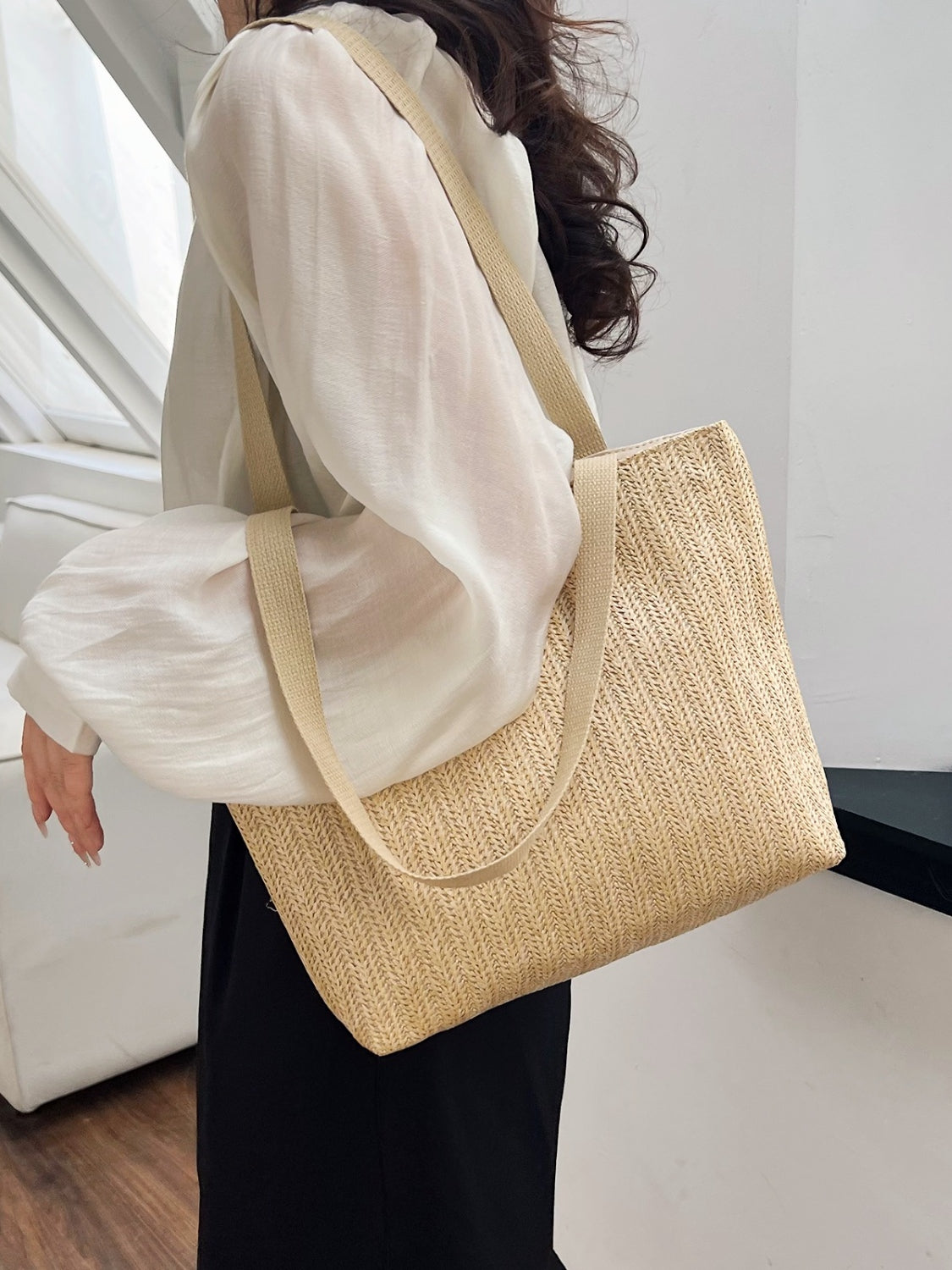 Straw Woven Tote Bag - Stylish and Eco-Conscious!