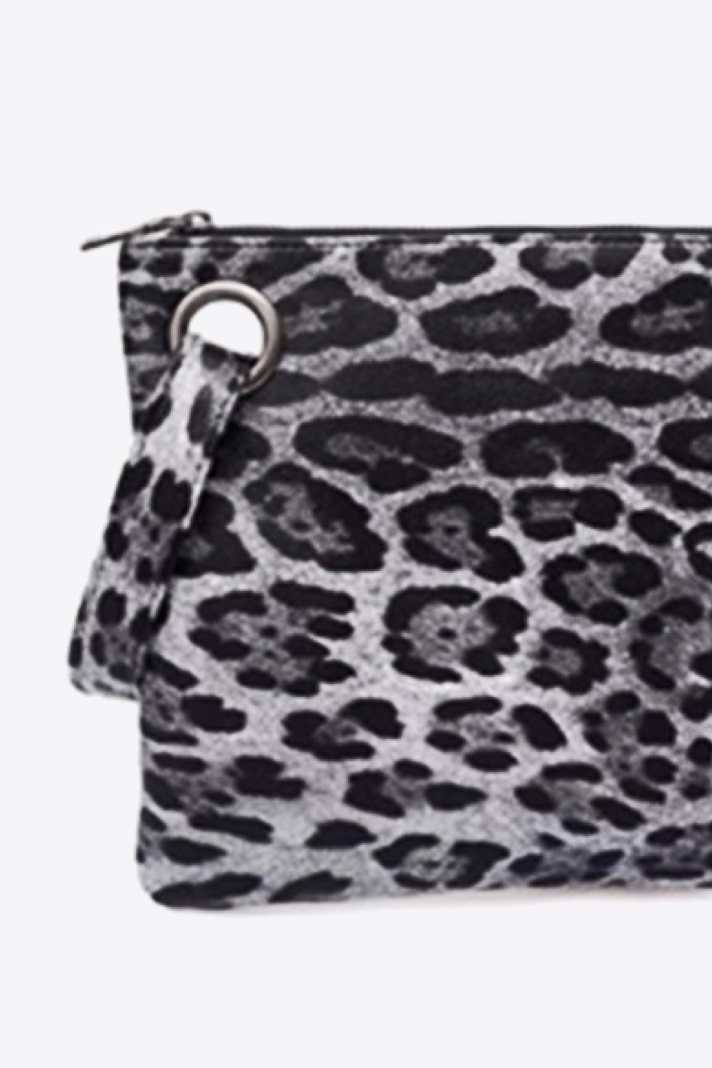 Leopard Vegan Leather Clutch - Effortless Style and Comfort!