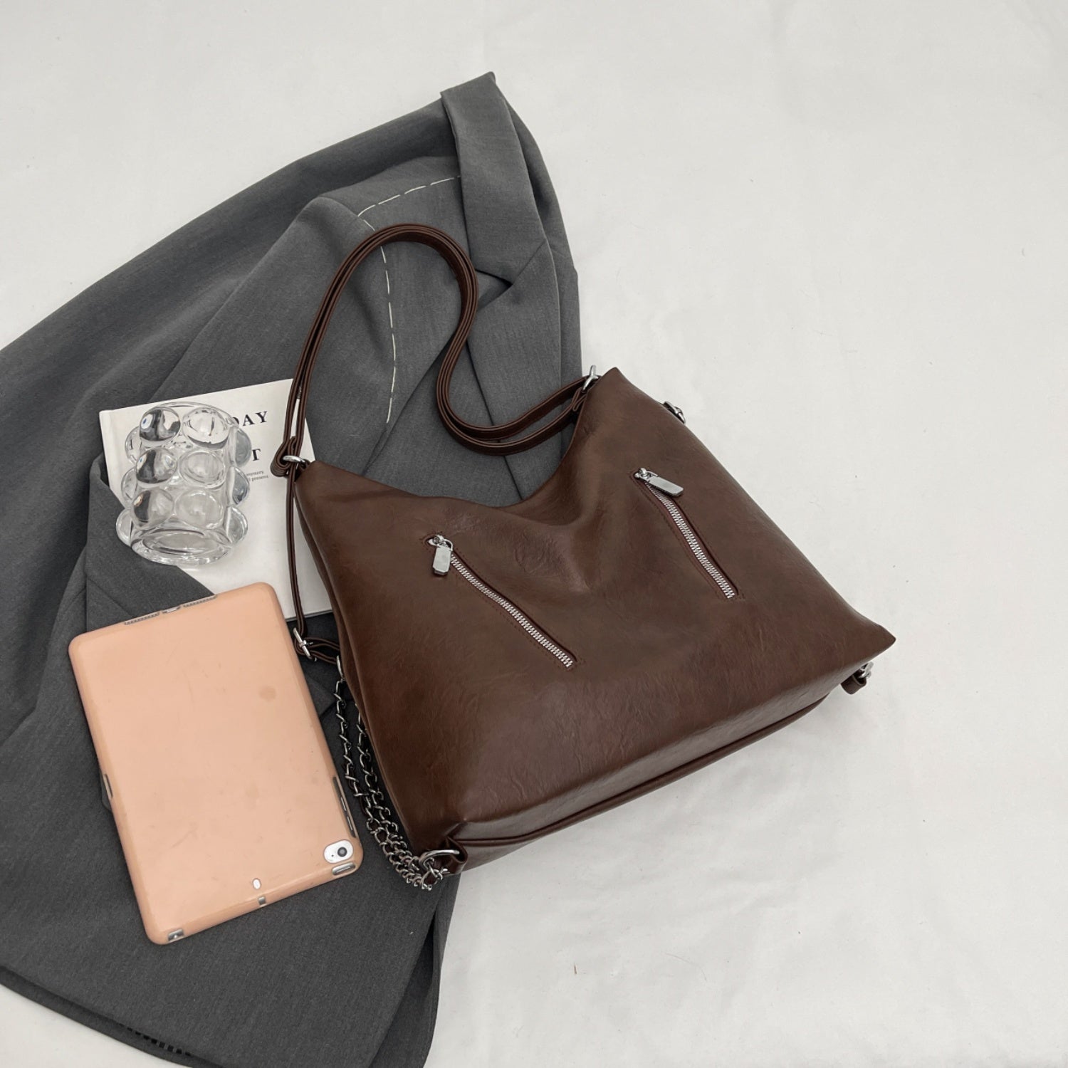 Savvy Stylish Vegan Leather Tote Bag - Effortless Style for the Everyday Woman