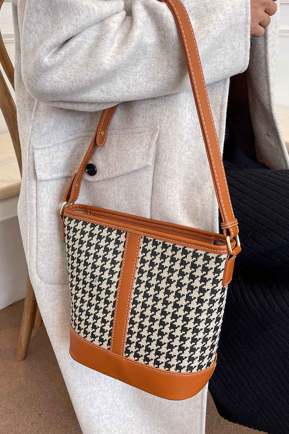 Houndstooth Vegan Leather Shoulder Bag - Upgrade your everyday look with this timeless and trendy piece!