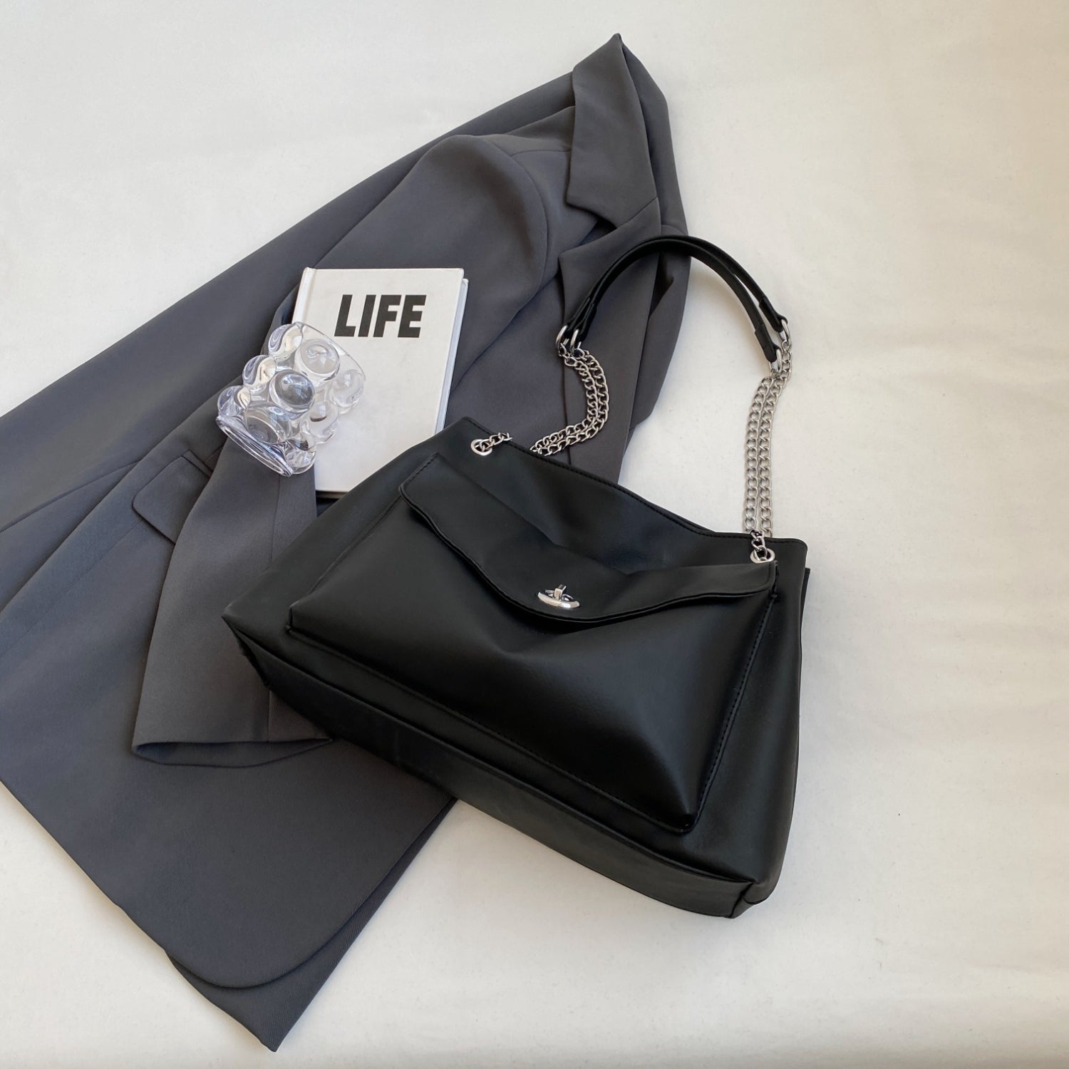 Vegan Leather Shoulder Bag - Add a touch of sophistication to your wardrobe!