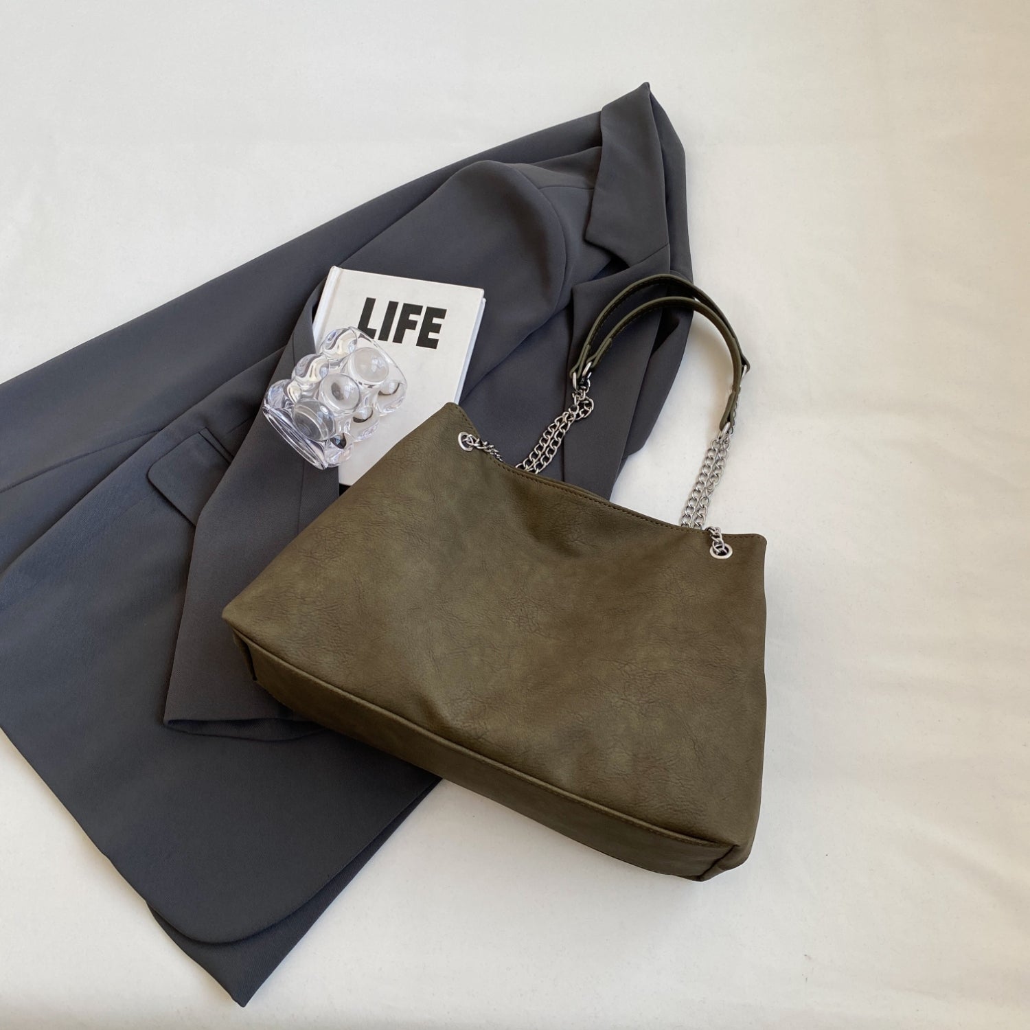 Vegan Leather Shoulder Bag - Add a touch of sophistication to your wardrobe!