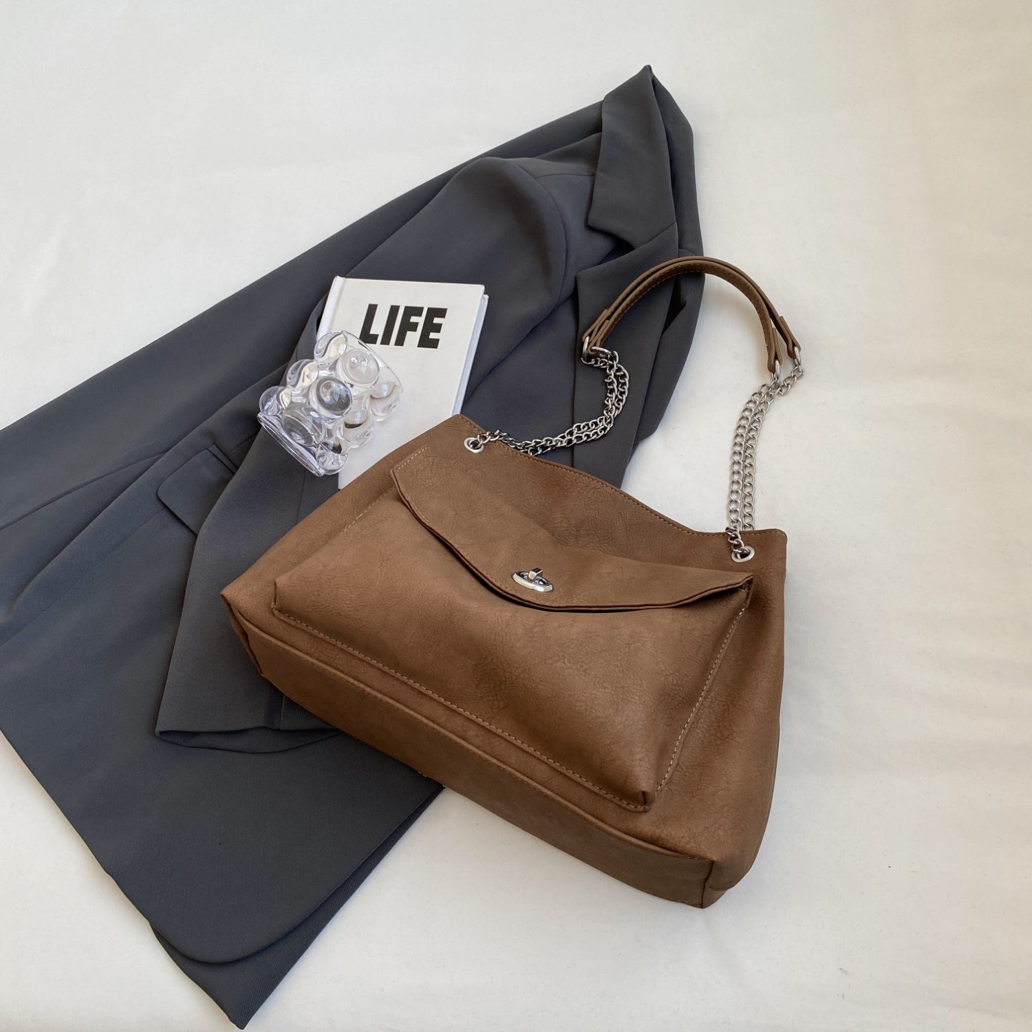 Vegan Leather Shoulder Bag - Add a touch of sophistication to your wardrobe!