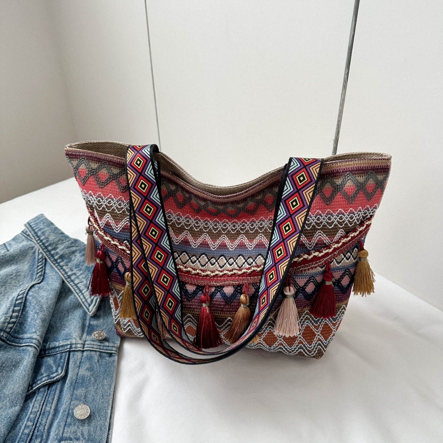 Printed Tassel Detail Tote Bag - Carry your belongings comfortably!