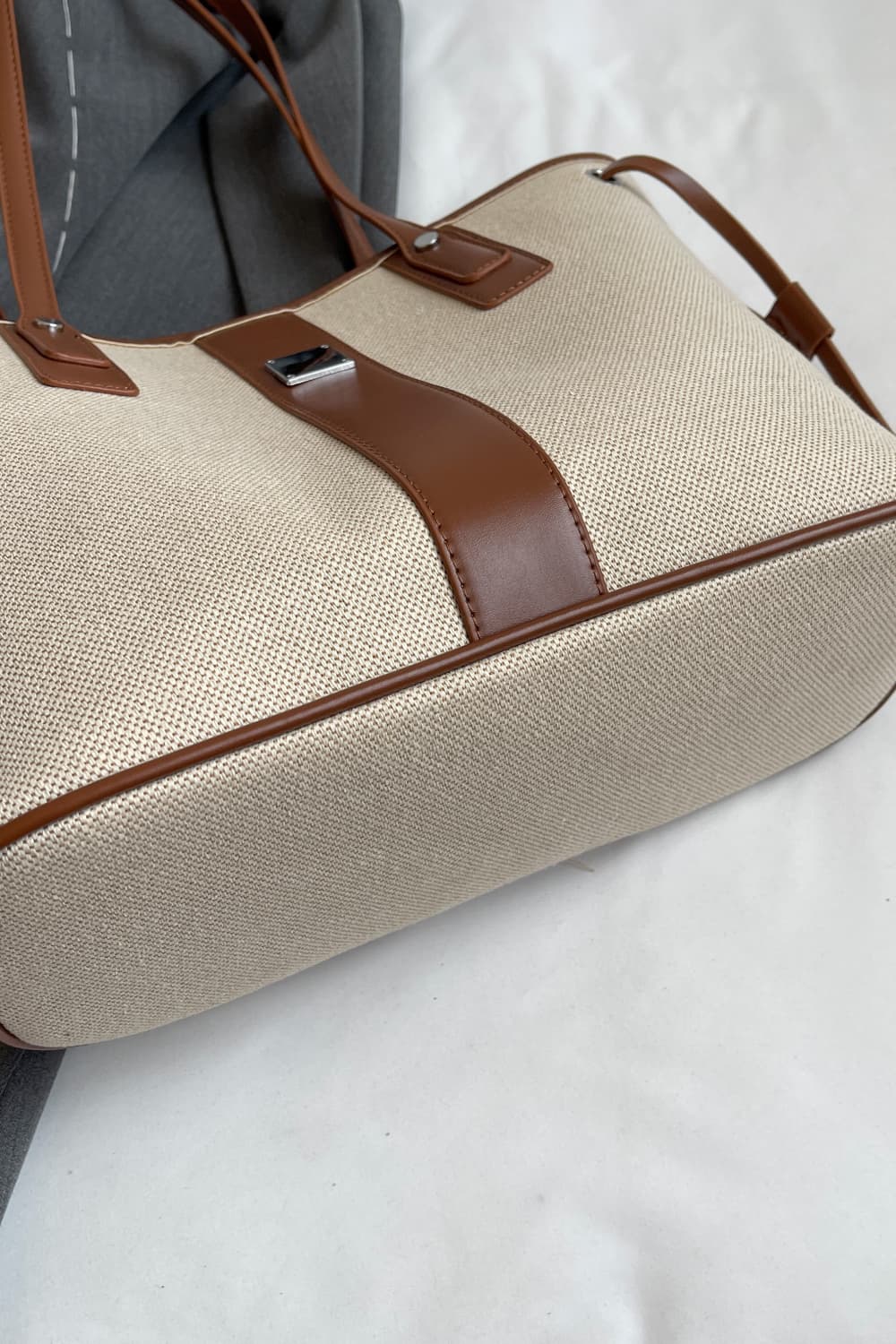 Vegan Leather Tote Bag - Effortless Organization Meets Everyday Style!