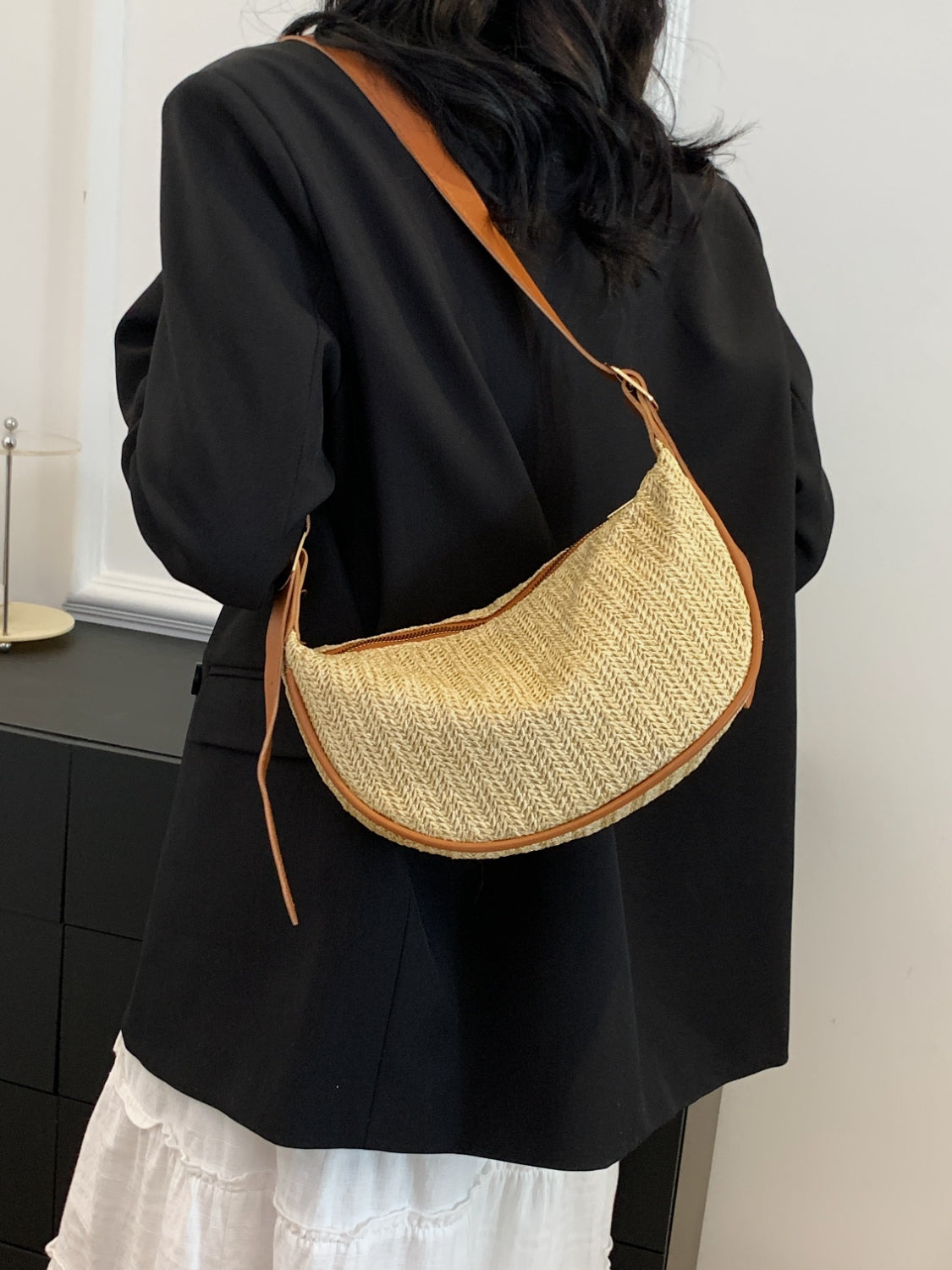 Straw Weave Adjustable Strap Shoulder Bag - Trendy and Unique!