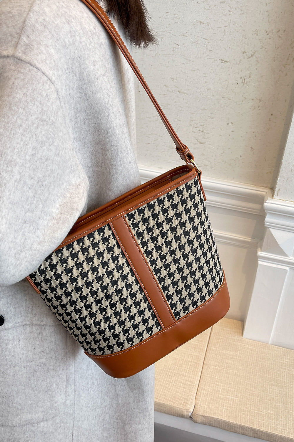 Houndstooth Vegan Leather Shoulder Bag - Upgrade your everyday look with this timeless and trendy piece!