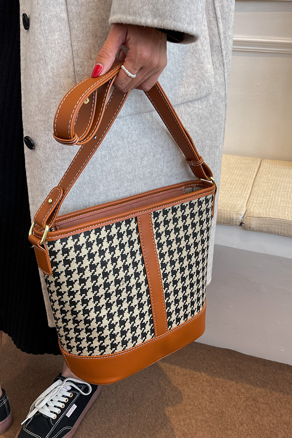 Houndstooth Vegan Leather Shoulder Bag - Upgrade your everyday look with this timeless and trendy piece!