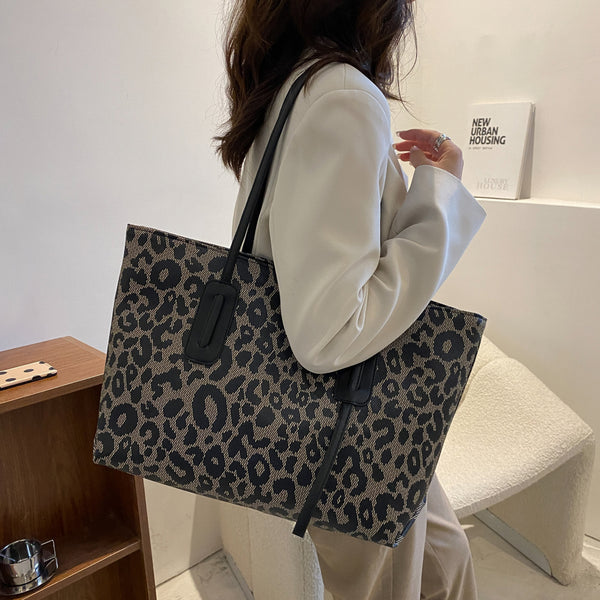 Vegan Leather Leopard Tote Bag - Eco-conscious fashion & eye-catching design!