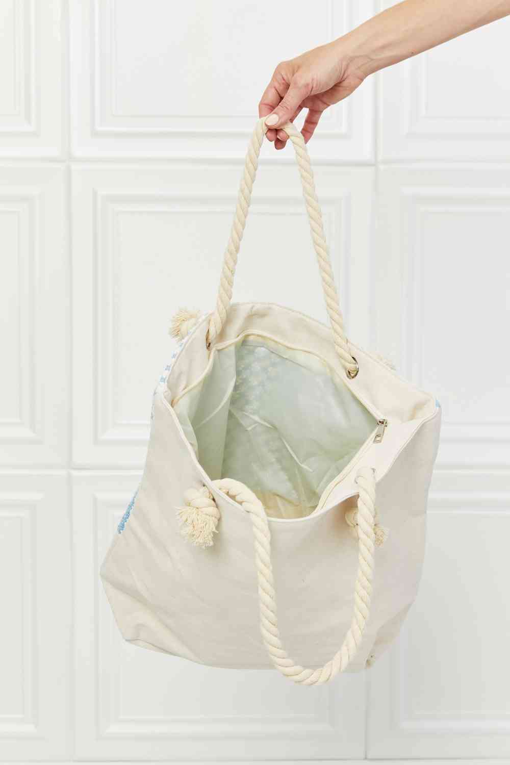 Justin Taylor Picnic Date Tassel Tote Bag - Stress-Free Picnic Packing & Stylish Design!