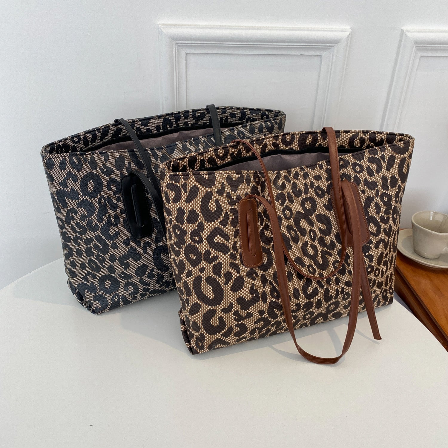 Vegan Leather Leopard Tote Bag - Eco-conscious fashion & eye-catching design!