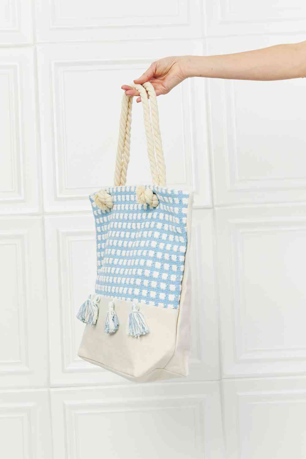 Justin Taylor Picnic Date Tassel Tote Bag - Stress-Free Picnic Packing & Stylish Design!